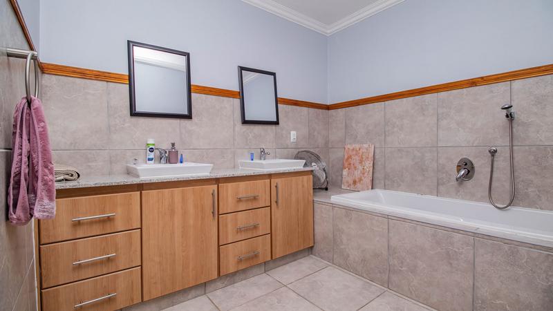 9 Bedroom Property for Sale in Outeniqua Strand Western Cape